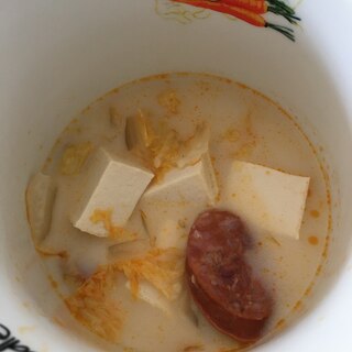 ソーセージ、豆腐と白菜でココナッツスープ